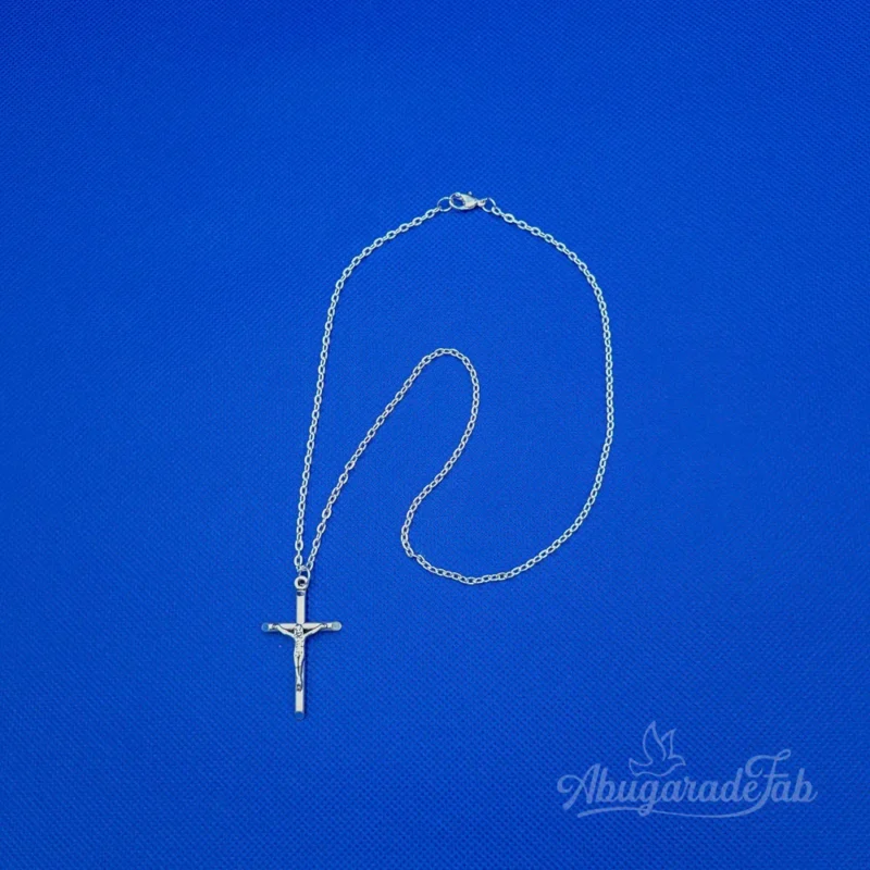 Cruz con cristo y cadena