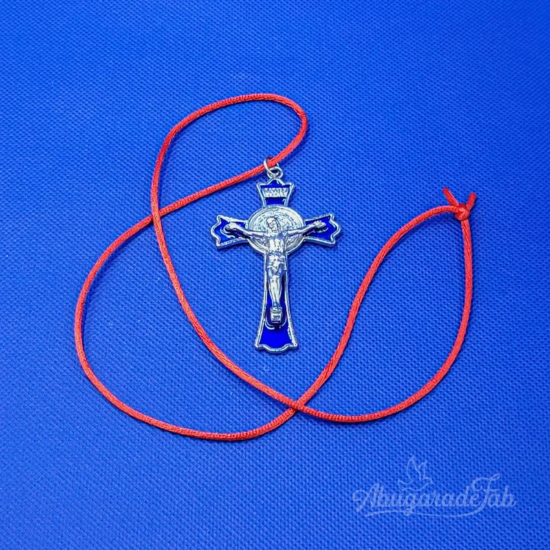 Cruz de metal azul