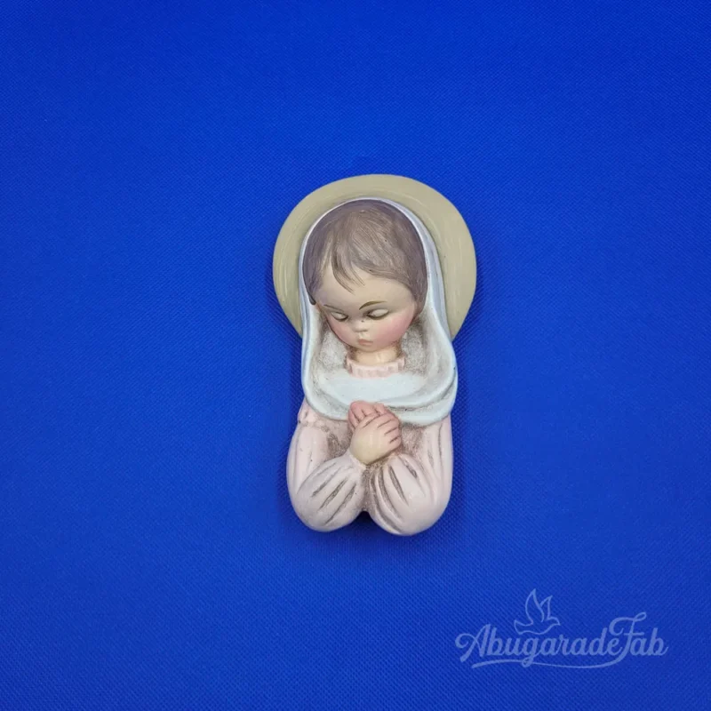 Figura de yeso niña