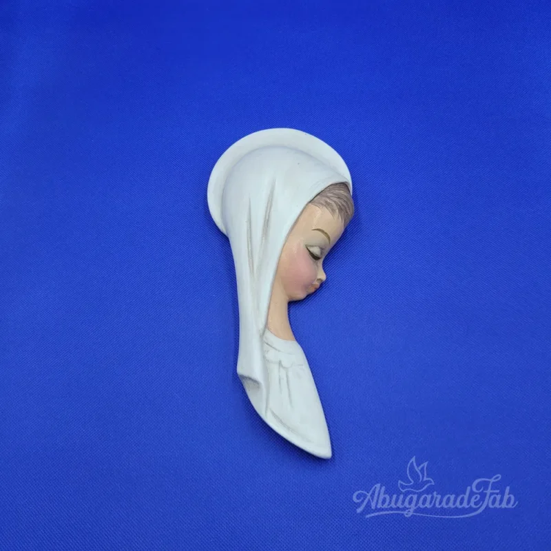 Figura virgen de yeso